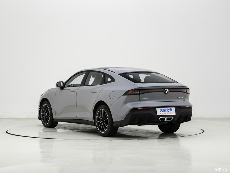 長(zhǎng)安汽車(chē) 長(zhǎng)安UNI-V 智電iDD 2024款 藍(lán)鯨智電iDD 136km 智尊型