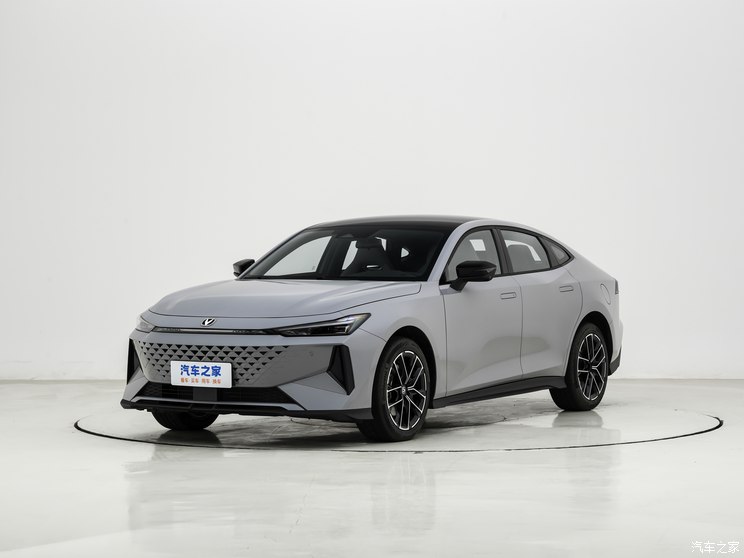 長(zhǎng)安汽車(chē) 長(zhǎng)安UNI-V 智電iDD 2024款 藍(lán)鯨智電iDD 136km 智尊型